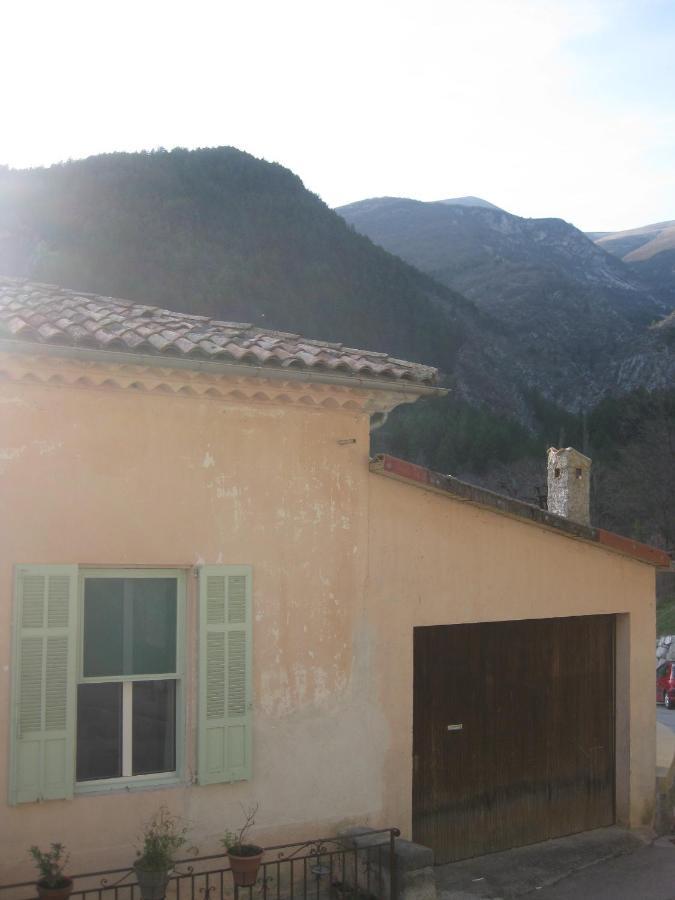 Les Deux Pentes Apartment Sausses Exterior photo